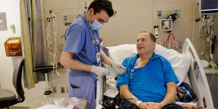 Transplanted pig kidney works in US man’s body for record 271 days